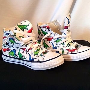 Boy's sz 1 Chuck Taylor hightop Allstars by Converse in dino print